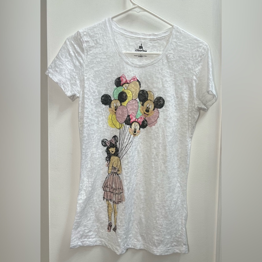 Disney Parks Women’s Balloon Design Short Sleeve White Shirt Size Large